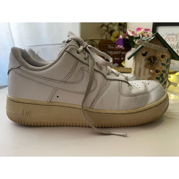 Nike Air Force 1 '07 Low Triple White Size Womens 10.5 CW2288-111 AF1 - Picture 4 of 9